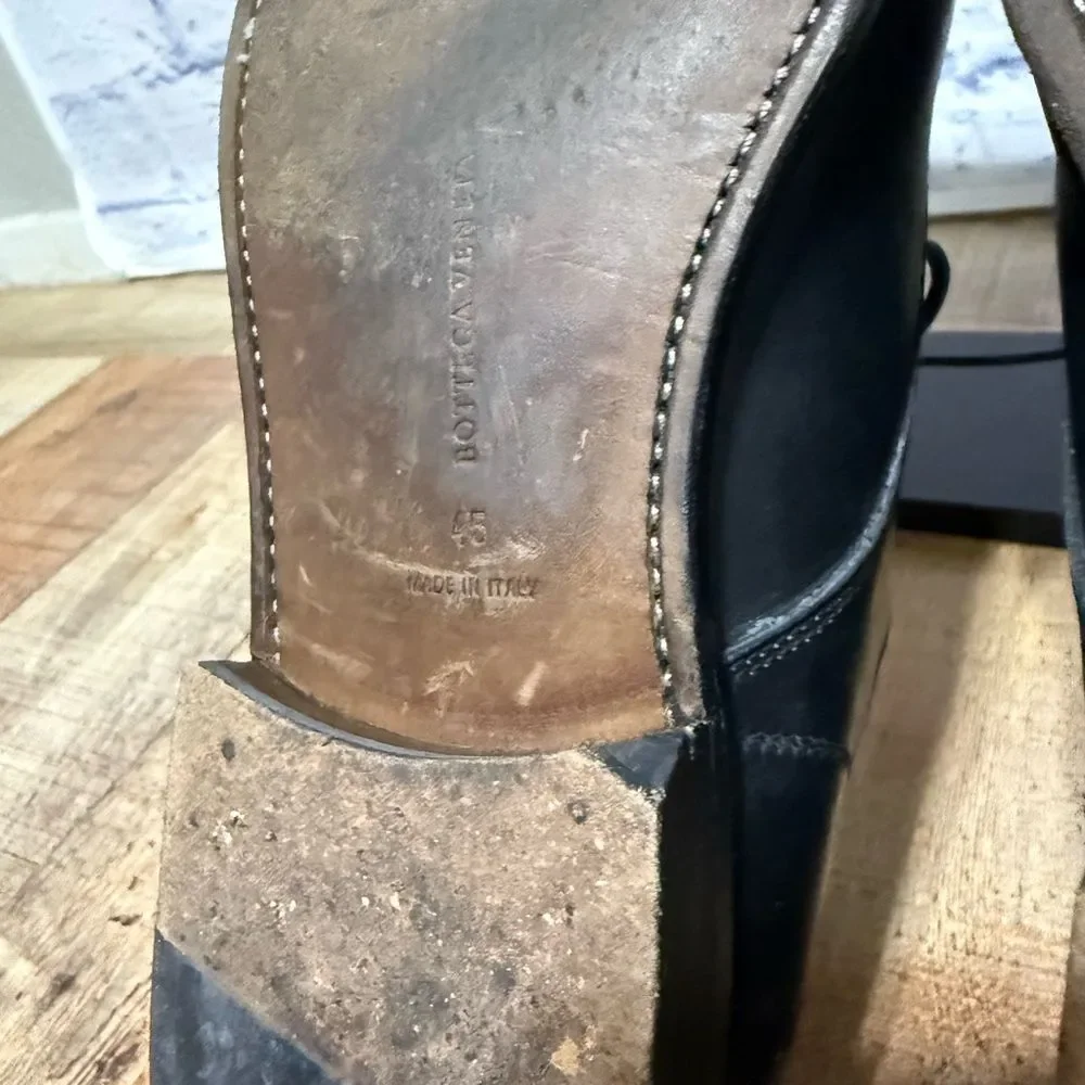 Bottega veneta black leather oxfords